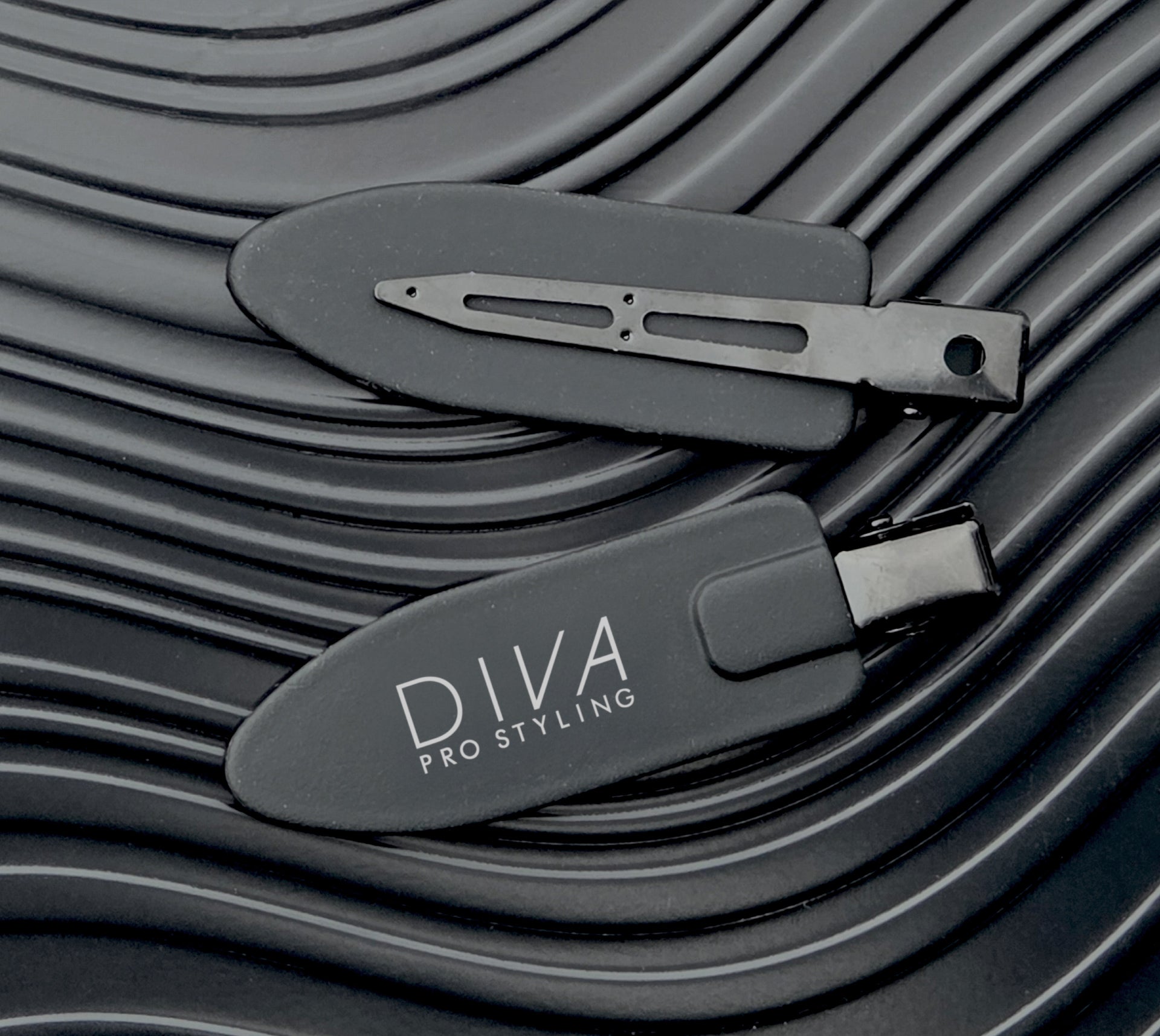 diva-pro-styling-no-crease-clips-knickfreie-haarclips-2er-set image 2