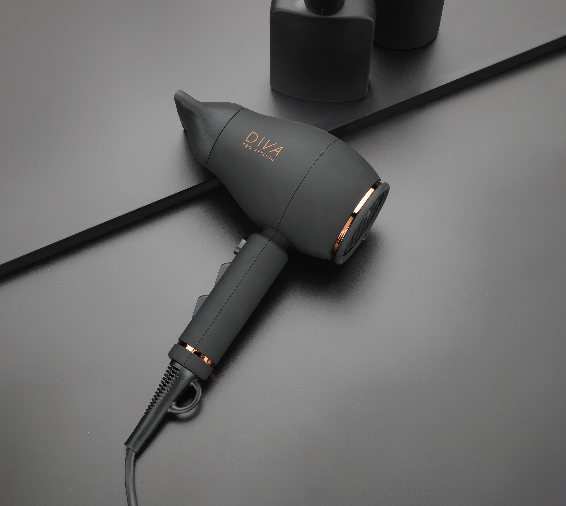 diva-pro-styling-intenso-4000-pro-kompakt-haartrockner-2000-w image 1