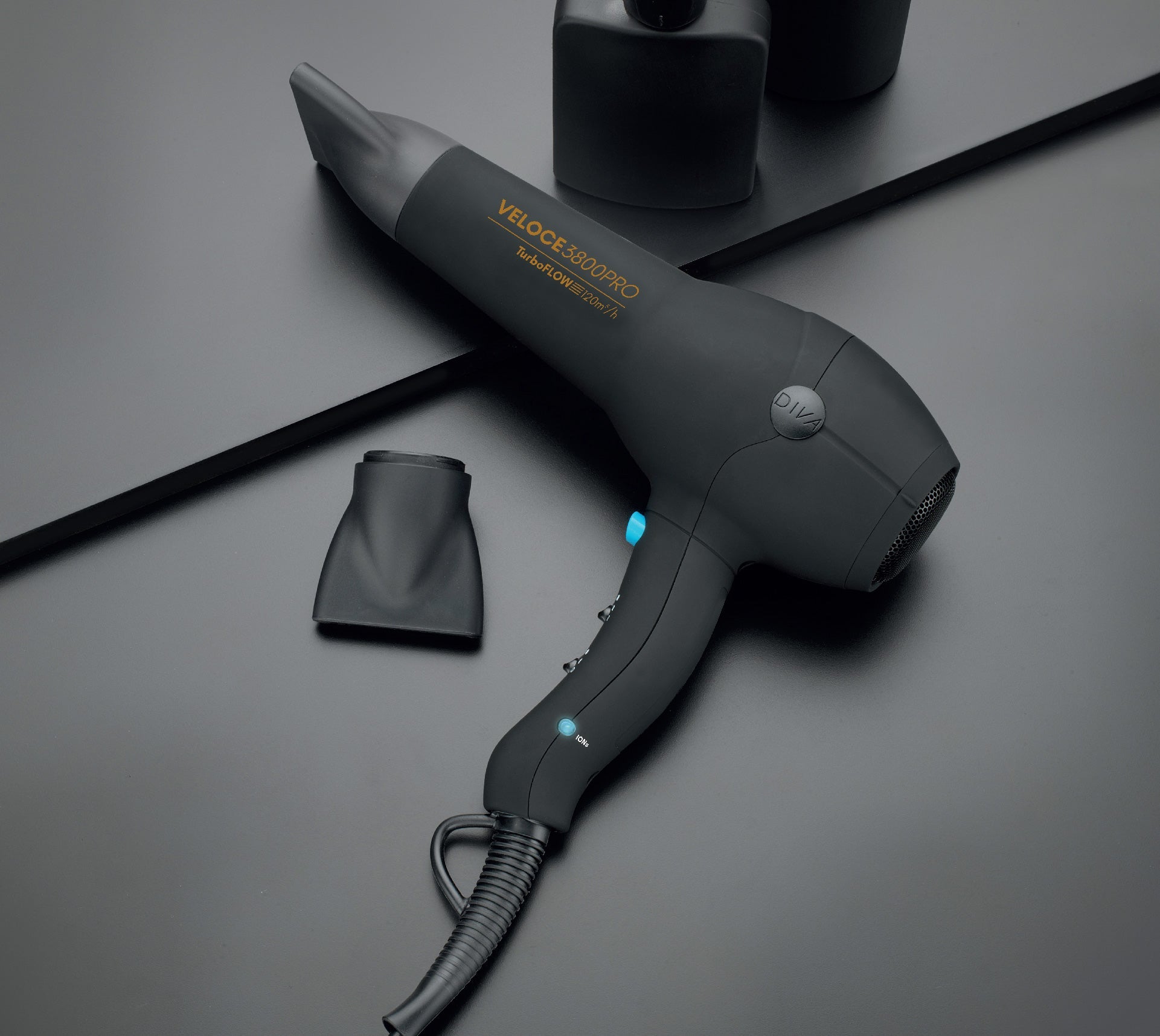diva-pro-styling-veloce-3800-pro-haartrockner-mit-ionen-technologie image 1